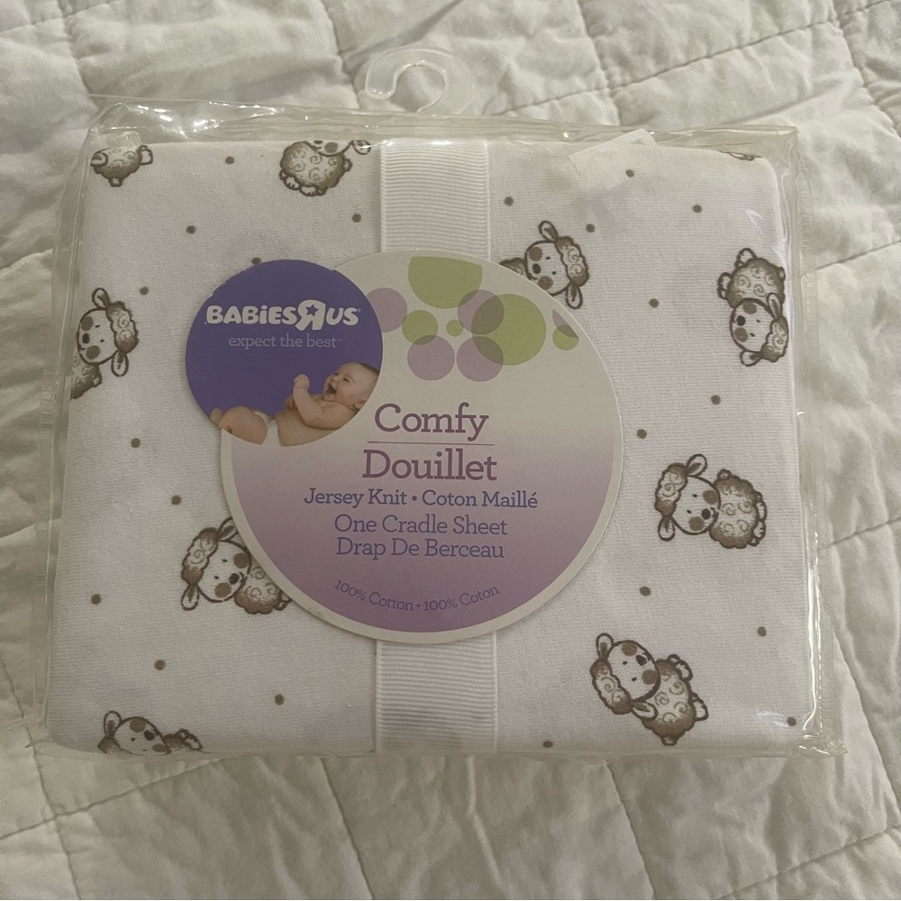 NWT Babies R Us jersey knit cradle sheet sheep
